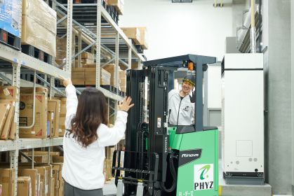 涼しい倉庫で働く！フォークリフトスタッフ