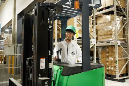 リーチフォークオペレーター　二俣新町の倉庫_HE315